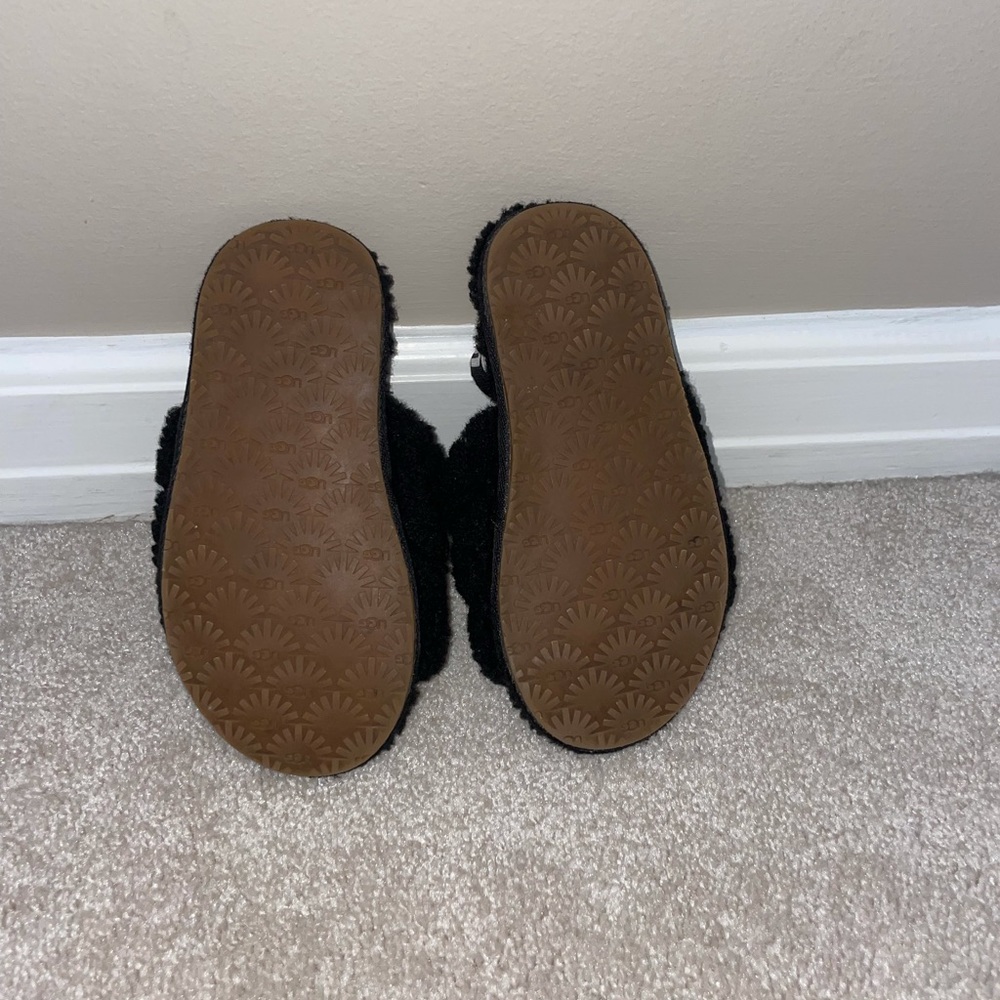 UGG Slippers - Picture 2 of 8